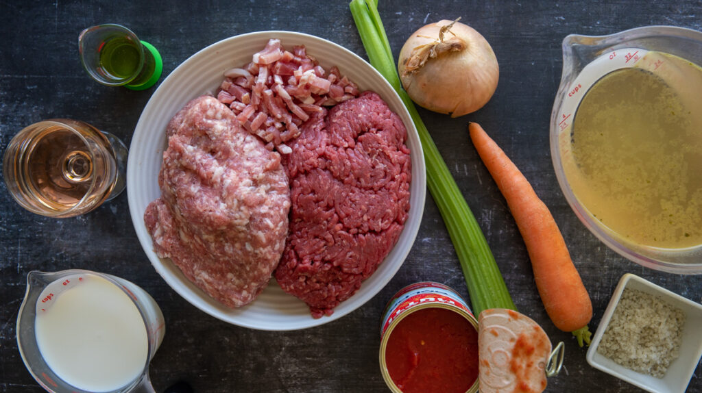 ingrédients pour un ragu bolognese italien