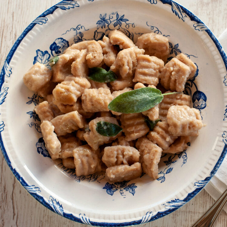 gnocchi aux châtaignes dans une assiette creuse