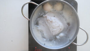 Authentique Vitello tonnato - Faire bouillir la viande pendant 1 heure.