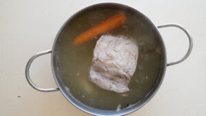 Authentique Vitello tonnato - Laisser refroidir la viande dans son bouillon.
