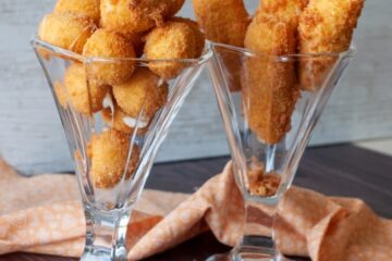 Bâtonnets et boules de mozzarella frits - En-tête