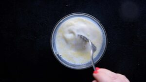 Beignets italiens Graffe - Zeppole Di Carnevale - Faites tiédir la moitié du lait et faites-y fondre le beurre