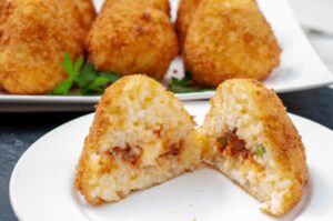 Boulettes de risotto frites de Calabre - Servez immédiatement en apéritif ou réchauffez-les au four