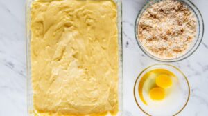 Crème frite italienne (crema fritta) - Versez la crème encore chaude, puis étalez-la uniformément sur toute la surface et lissez le dessus