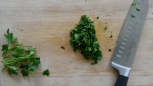 Frittelle di Neonata : La Meilleure Recette de Beignets de Poisson Blanc - Dans un grand saladier, mélangez l'œuf et la farine puis incorporez progressivement de l'eau