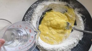 Frittelle di Neonata : La Meilleure Recette de Beignets de Poisson Blanc - Ajoutez le persil, le zeste de citron et assaisonnez
