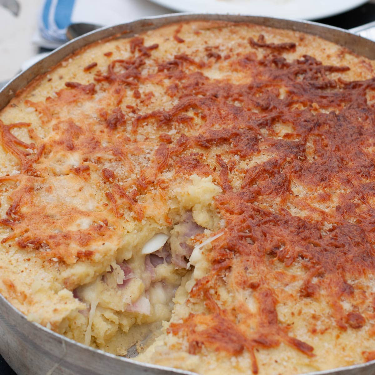 Gâteau de purée de pommes de terre à l’italienne (Gatto’) - Faites cuire dans un four chaud jusqu'à ce que le dessus soit doré et croustillant