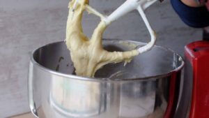 Gâteau marbré (Ciambella) - Mélangez jusqu'à obtenir une préparation homogène.