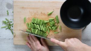 Le Pesto Classique avec Trofie, Haricots Verts et Pommes de Terre - Nettoyez les haricots verts puis retirez les extrémités