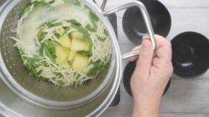 Le Pesto Classique avec Trofie, Haricots Verts et Pommes de Terre - Égouttez les trofie, les pommes de terre et les haricots verts