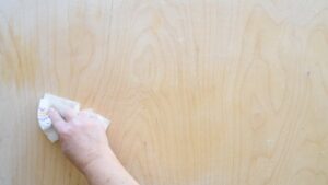 Meilleure Pizza Bianca Romana à Faire à la Maison - Huilez légèrement le plan de travail