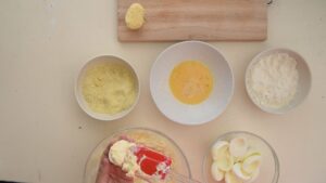Œufs Mimosa Frits à l'Italienne, Farcis à la Ricotta - Garnissez chaque moitié de blanc d'œuf avec la préparation aux jaunes