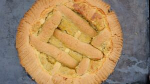 Pastiera Napoletana crémeuse (Tarte de Pâques à la ricotta) - Faites cuire dans un four chaud à 180°C