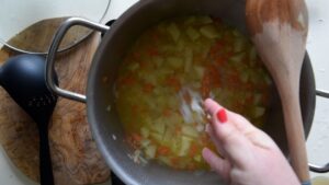 Pâtes et pommes de terre - Ajoutez du sel.