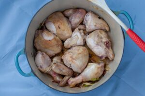 Poulet italien aux poivrons - Ajoutez le poulet et faites-le dorer uniformément