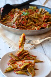Recette Facile et Authentique de Haricots Verts à l’Italienne avec Tomates - Vérifiez la cuisson des haricots verts et servez-les lorsqu'ils sont tendres sous la fourchette