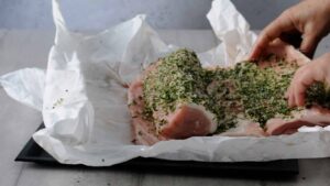Recette de Porchetta Romana - Assaisonner et assembler