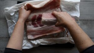 Recette de Porchetta Romana - Préparer la poitrine de porc