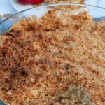 Recette de crumble de poires très mûres aux amandes - Faites cuire au four jusqu'à ce que le dessus soit doré et croustillant