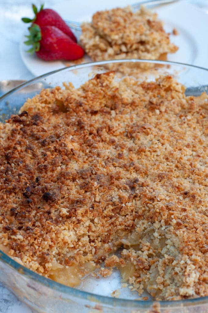 Recette de crumble de poires très mûres aux amandes - Faites cuire au four jusqu'à ce que le dessus soit doré et croustillant