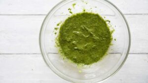 Recette du Pesto Genovese - Mixez jusqu’à obtenir une pâte lisse et une consistance crémeuse