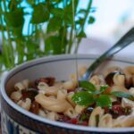 Recette facile de salade de pâtes Caprese fraîche - En-tête