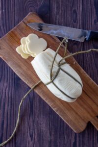 Recettes de Provola et Nduja pour le déjeuner - Coupez la Provola, en tranches