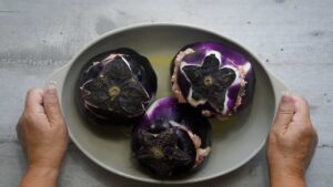 Aubergines rondes farcies froides (Melanzane fredde ripiene) - Disposer les aubergines au plat