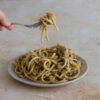 Cacio e pepe (tonnarelli au fromage et au poivre noir) - en-tête