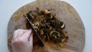 Cèpes séchés - Hacher finement les champignons