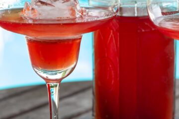 Comment préparer une liqueur de fraises fraîches maison - en-tête