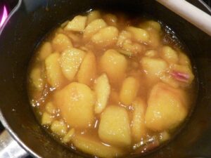 Confiture de pêches caramélisées - Cuisson des pêches en morceaux