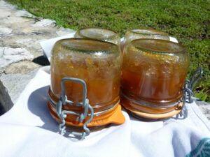 Confiture de pêches caramélisées - Refroidissement des bocaux retournés