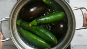 Courgettes et aubergines farcies végétariennes (Verdure ripiene) - Cuisson des courgettes et aubergines