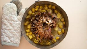 Couronne d'agneau au romarin et au vin blanc - Laisser reposer la couronne cuite