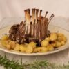 Couronne d'agneau au romarin et au vin blanc - en-tête