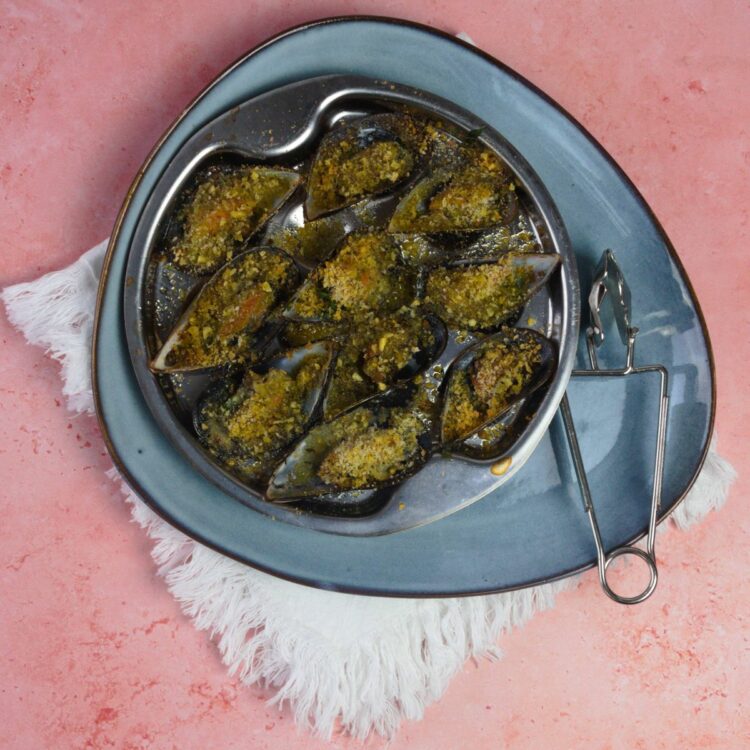 Cozze gratinate (moules gratinées à l'italienne) - en-tête