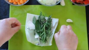 Daube provençale - Confectionner le bouquet garni