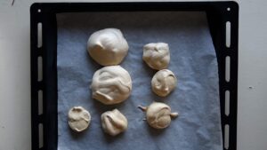 Dessert Mont-Blanc - Cuisson des meringues au four