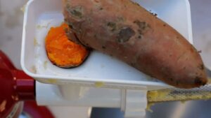 Gnocchis végétaliens italiens authentiques faits maison aux patates douces - Utiliser le passe légumes KitchenAid