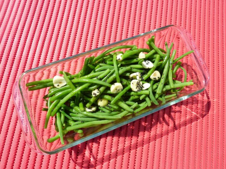 Haricots verts marinés à l'ail et au persil - en-tête