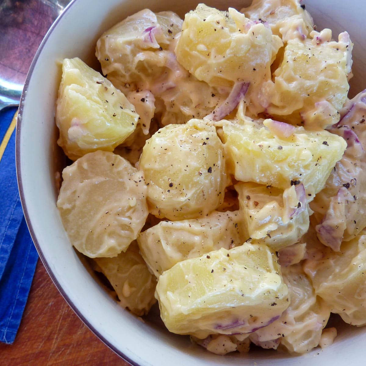 La meilleure salade de pommes de terre crémeuse à la mayonnaise - en-tête