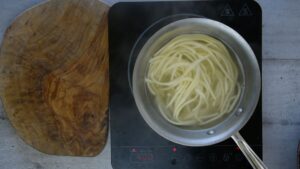 Les pâtes alla gricia préparées à Rome dans les années 70 - Cuire les pâtes al dente