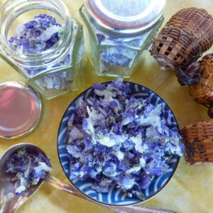Liqueur de violettes maison - Fleurs de violette cristallisées