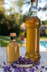 Liqueur de violettes maison - Liqueur à la teinte verdâtre