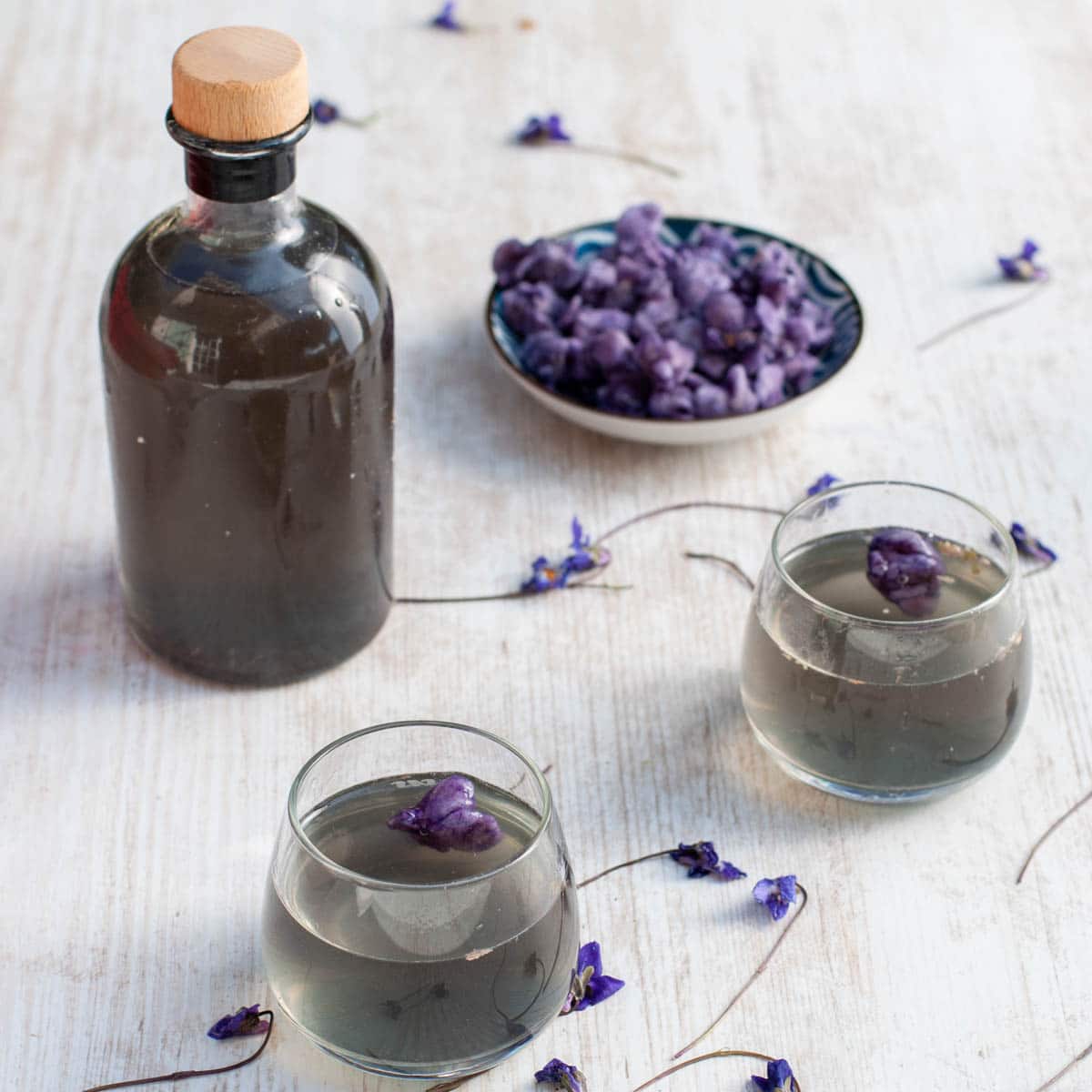 Liqueur de violettes maison - en-tête