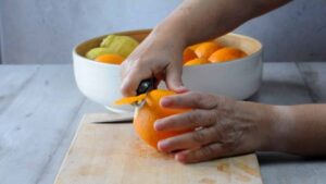 Liqueur d'orange maison façon curaçao - Peler finement les oranges