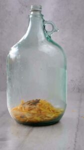 Liqueur d'orange maison façon curaçao - Placer zestes et épices