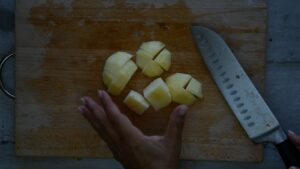 Mousse italienne aux pommes - Couper les pommes en morceaux