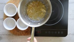 Mousse italienne aux pommes - Retirer le caramel du feu
